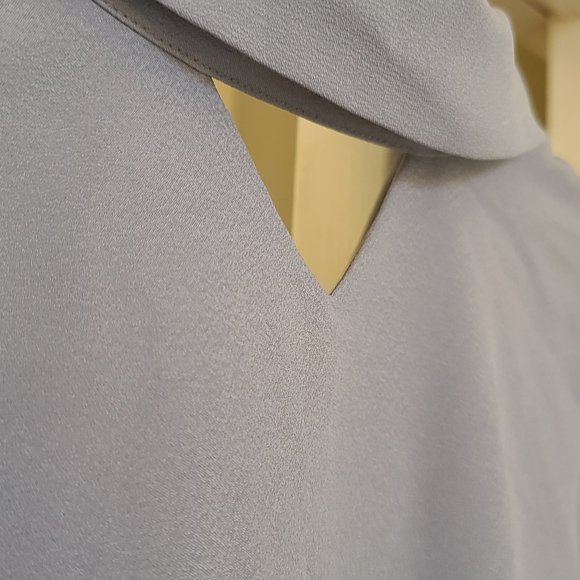 Elizabeth & Clarke Woven Button-Front Collared Top - Picture 5 of 6